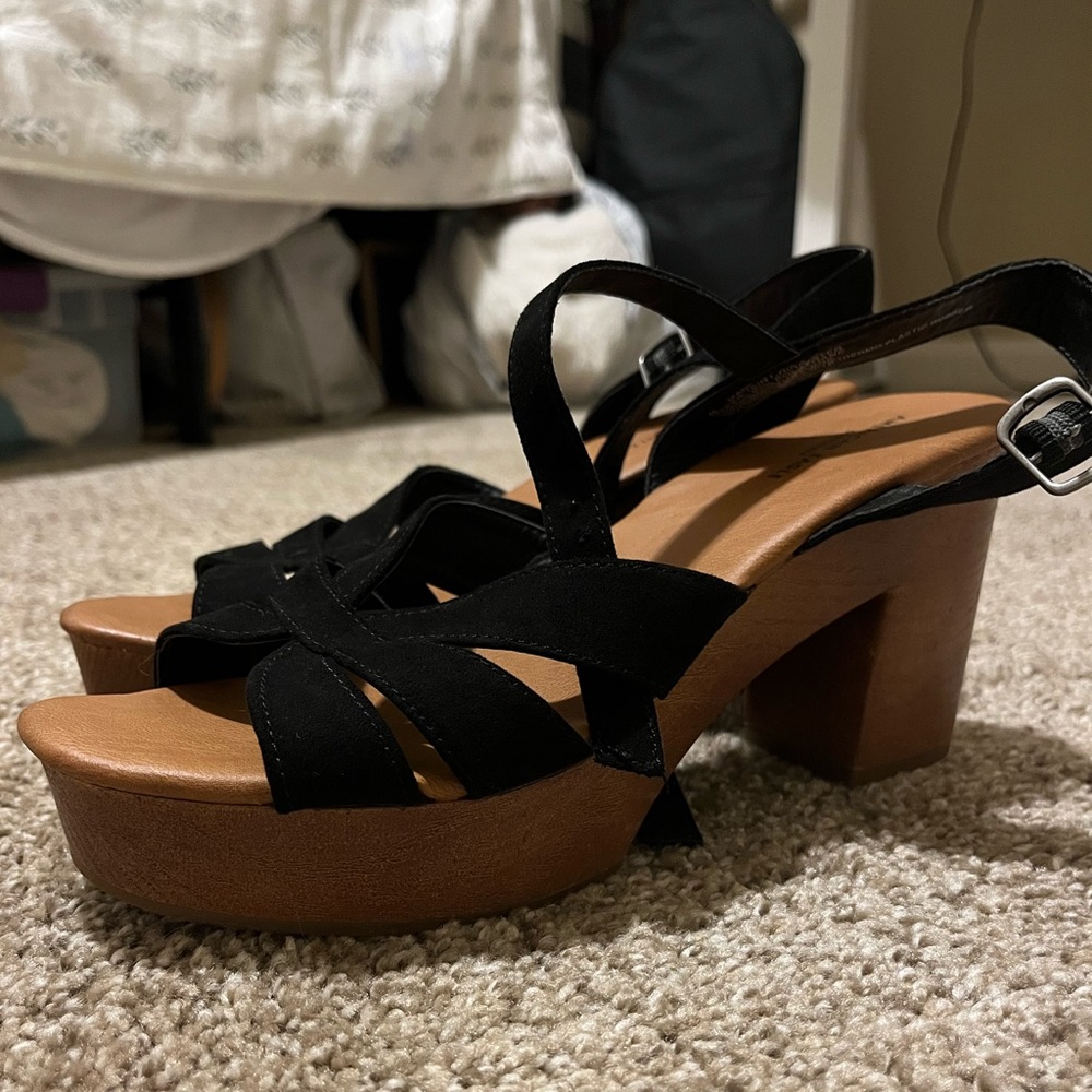 American Eagle platform sandals